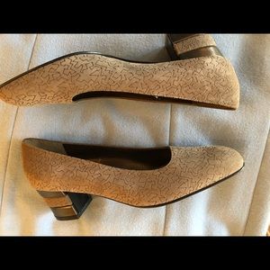 Salvatore Ferragamo pump